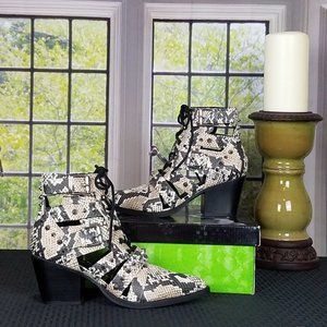 NIB SAM EDELMAN ELANA STUDDED SNAKEPRINT BOOTIE